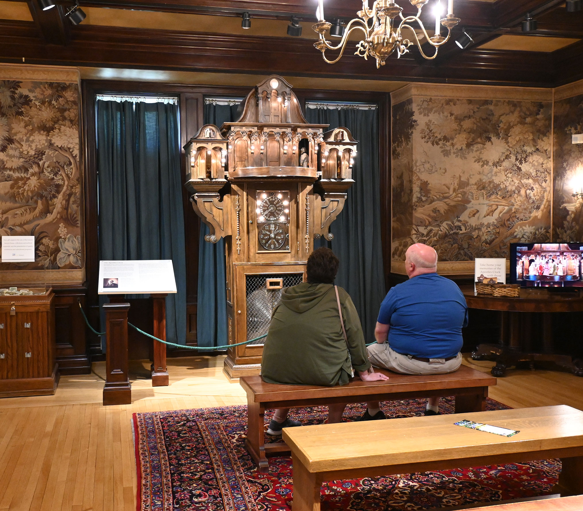 Visitors in front of the Apostles Clock