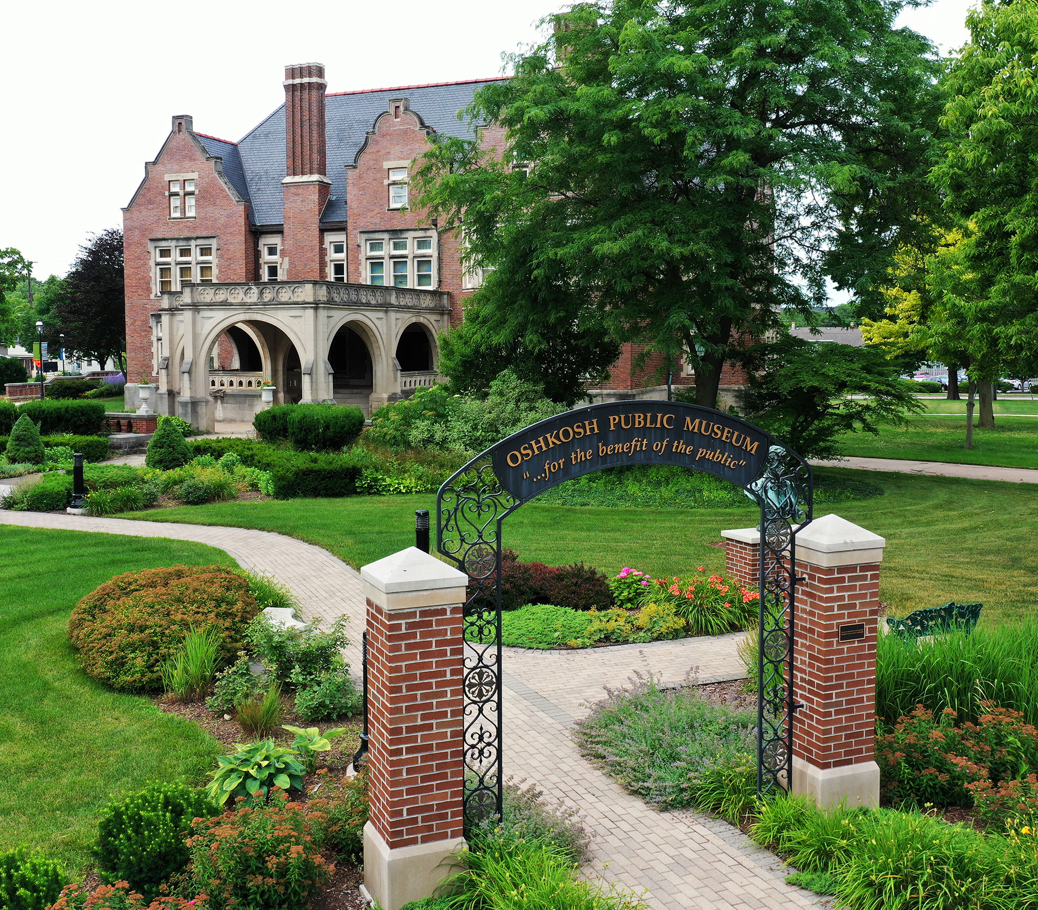 The Oshkosh Public Museum